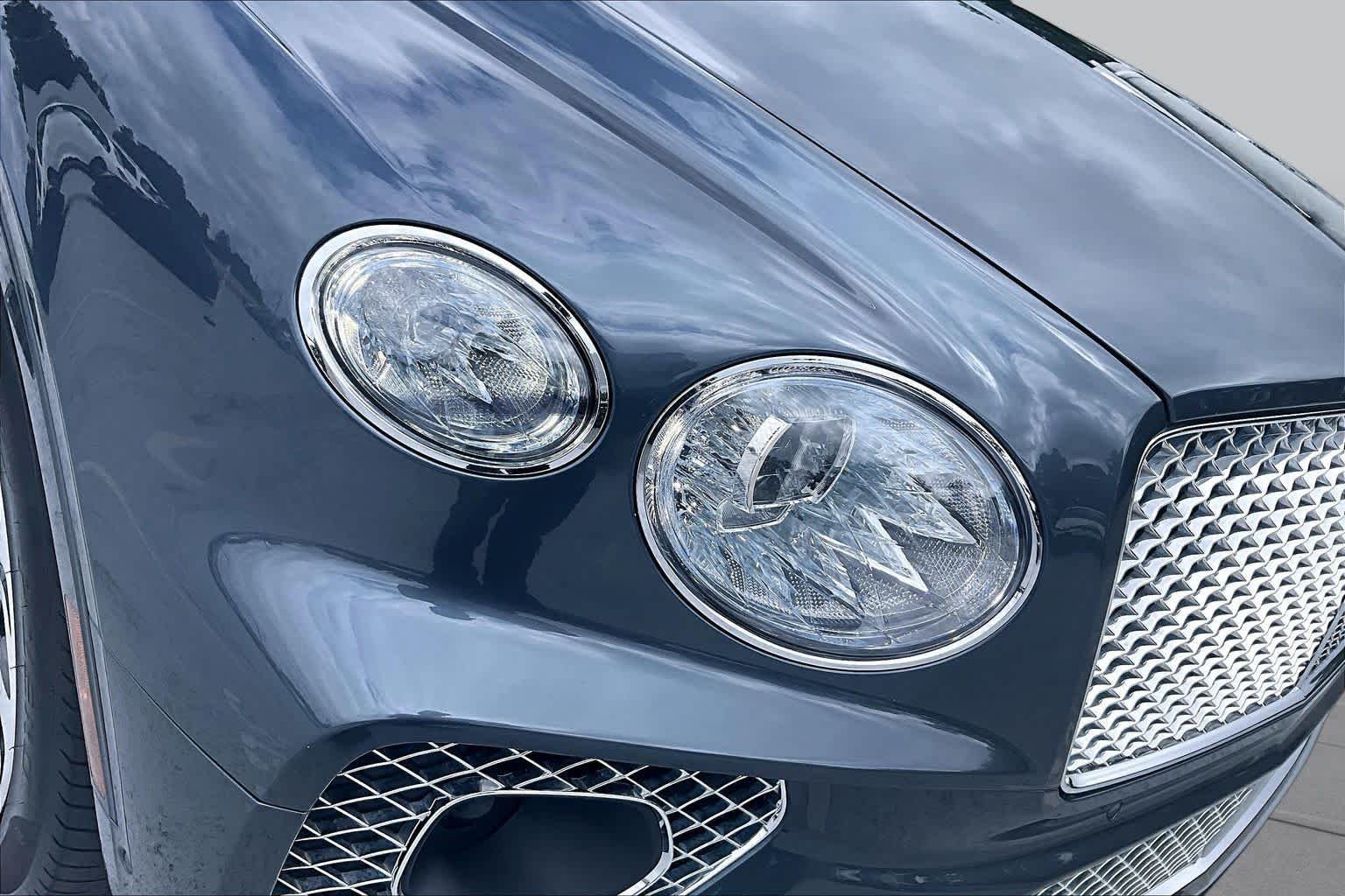 Used 2022 Black Sapphire Metallic Bentley V8 image 27