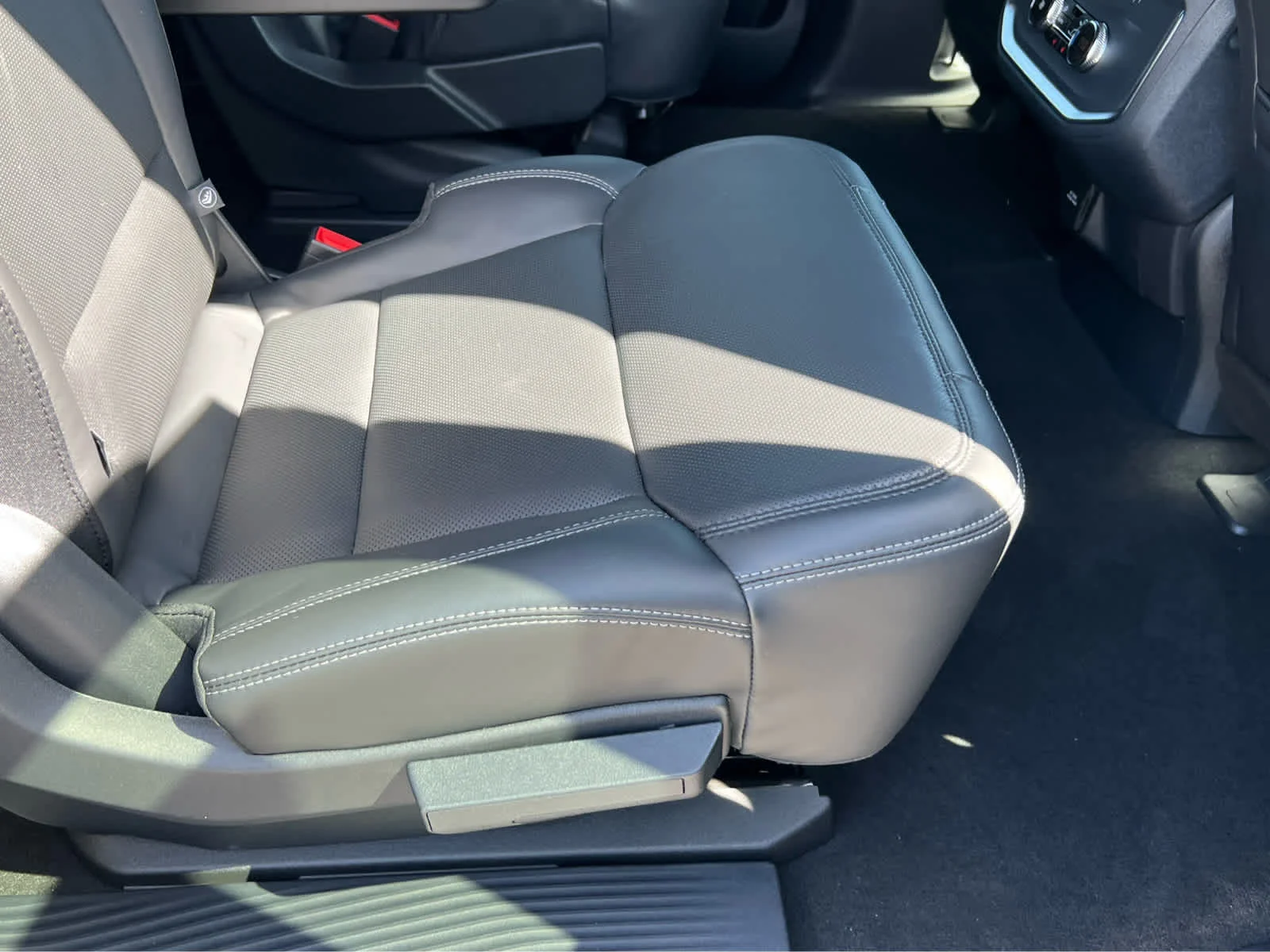 New 2026 Dark Matter Gray Metallic Ford MAX Platinum® image 22