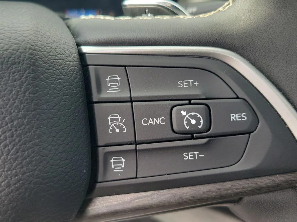 Used 2024 Silver Jeep 4xe image 35