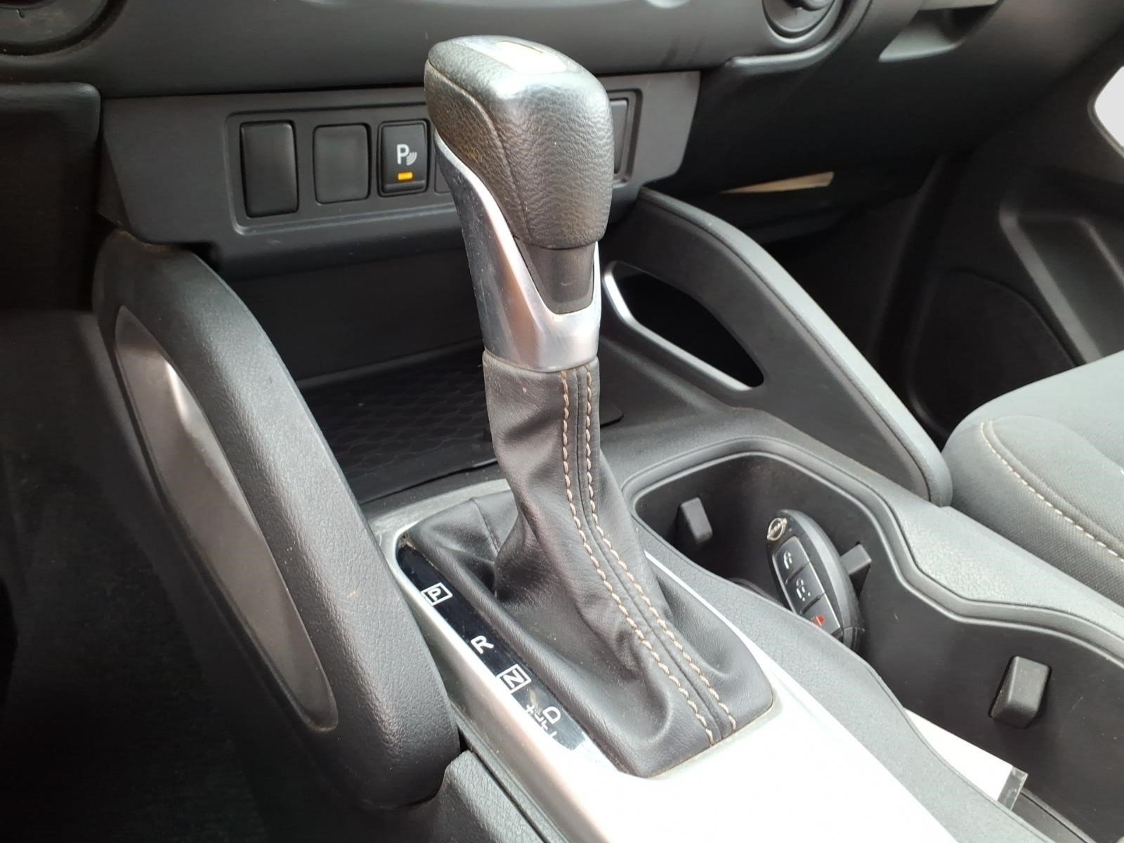 Used 2023 Glacier White Qak Nissan SV image 22