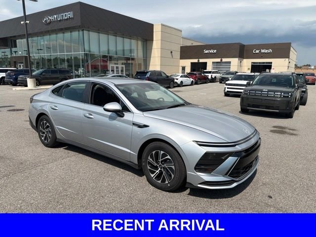 Used 2026 Silver Hyundai Blue image 25