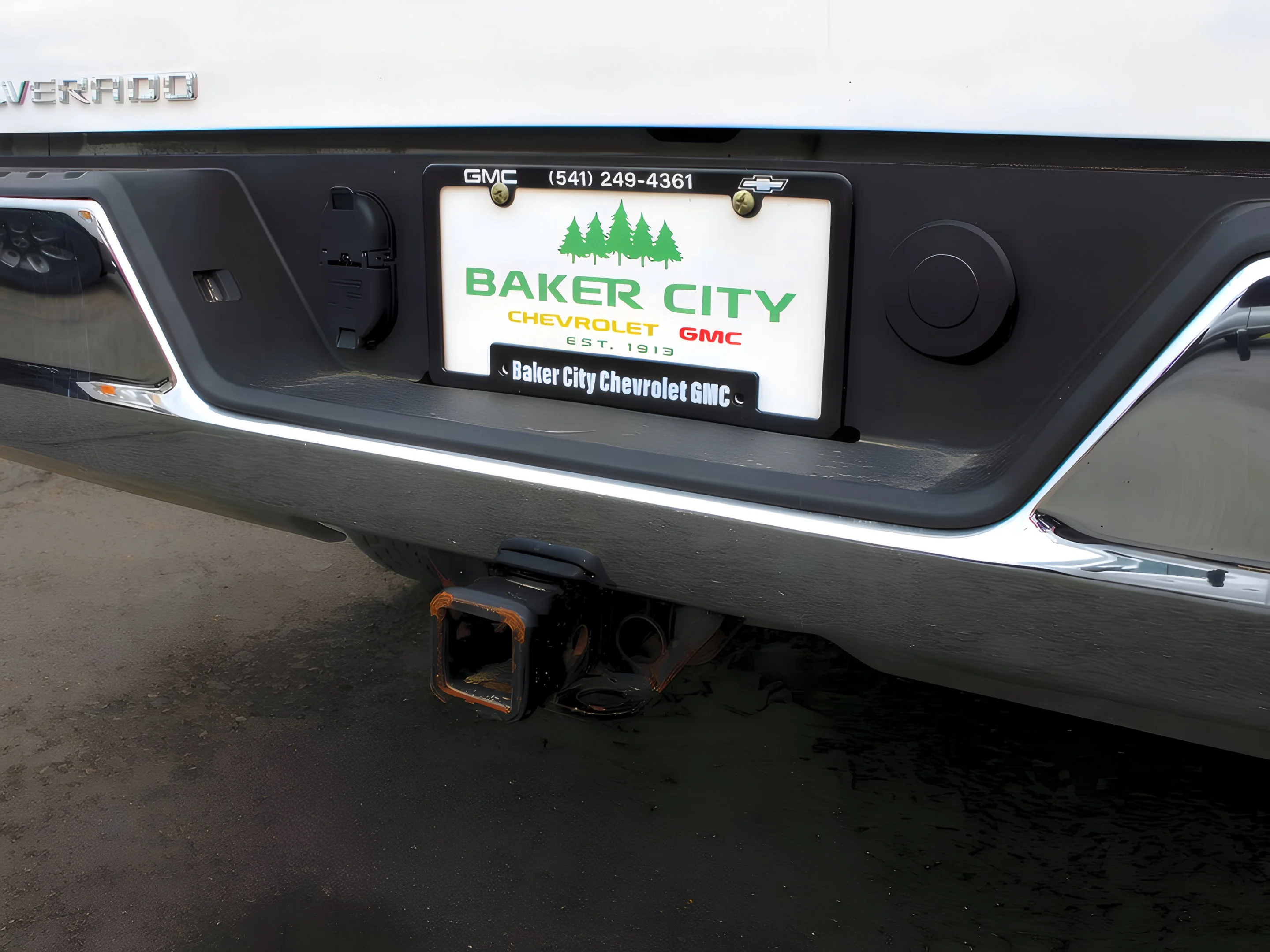 Used 2023 Summit White Chevrolet LT image 31