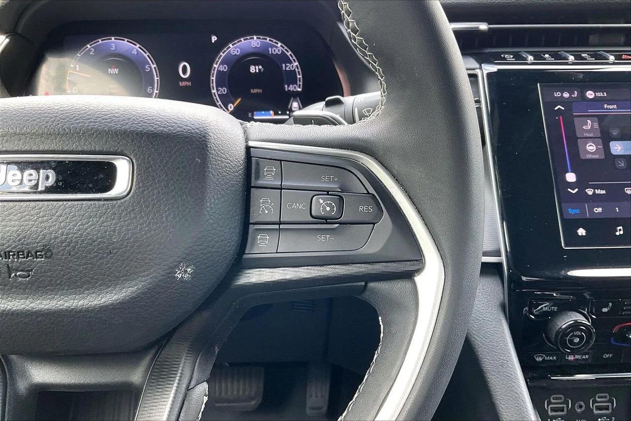 Used 2024 Silver Jeep Altitude X image 32
