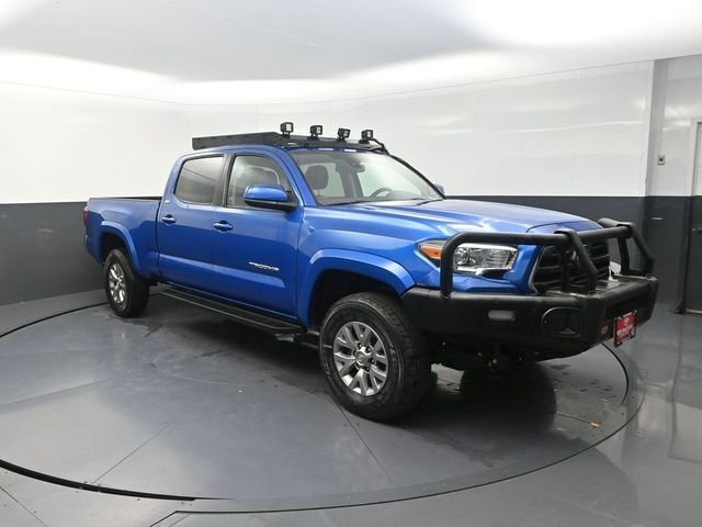 Used 2018 Blue Toyota SR5 image 10