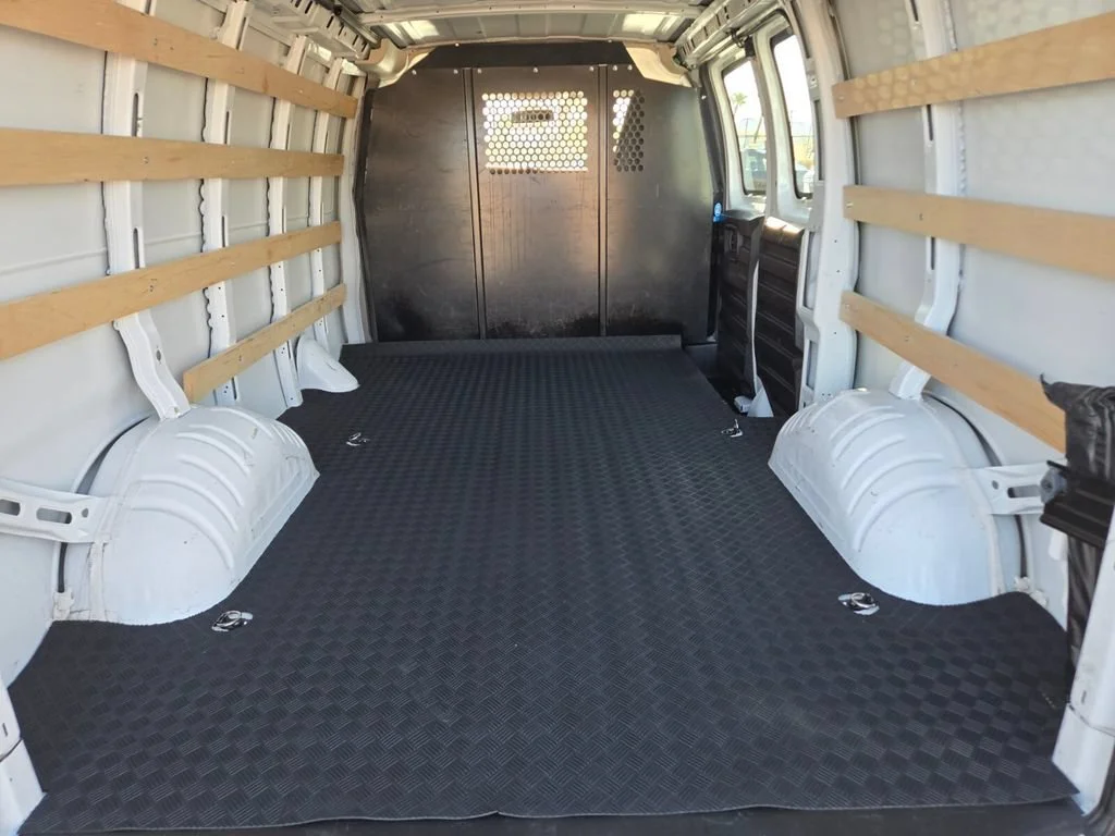 Used 2025 Summit White GMC Work Van image 12