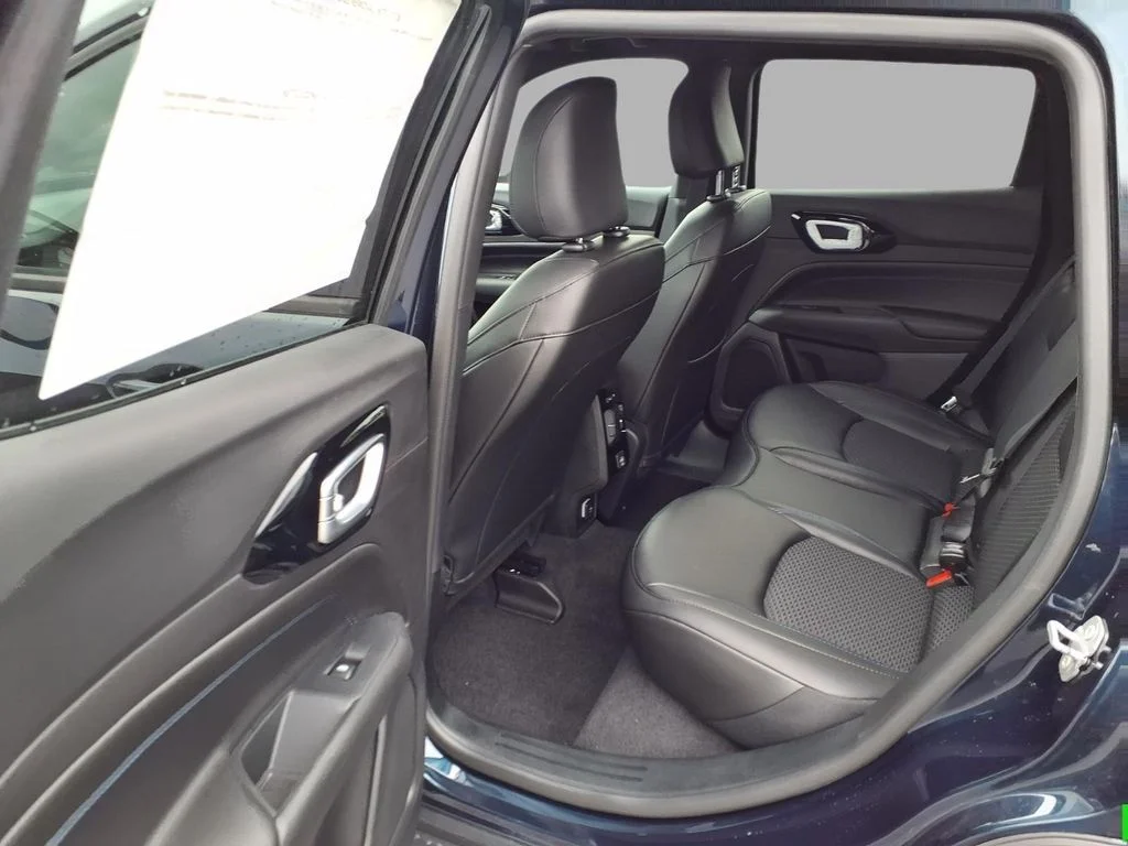 New 2026 Fathom Blue Pearl-Coat Exterior Paint Jeep Latitude image 26