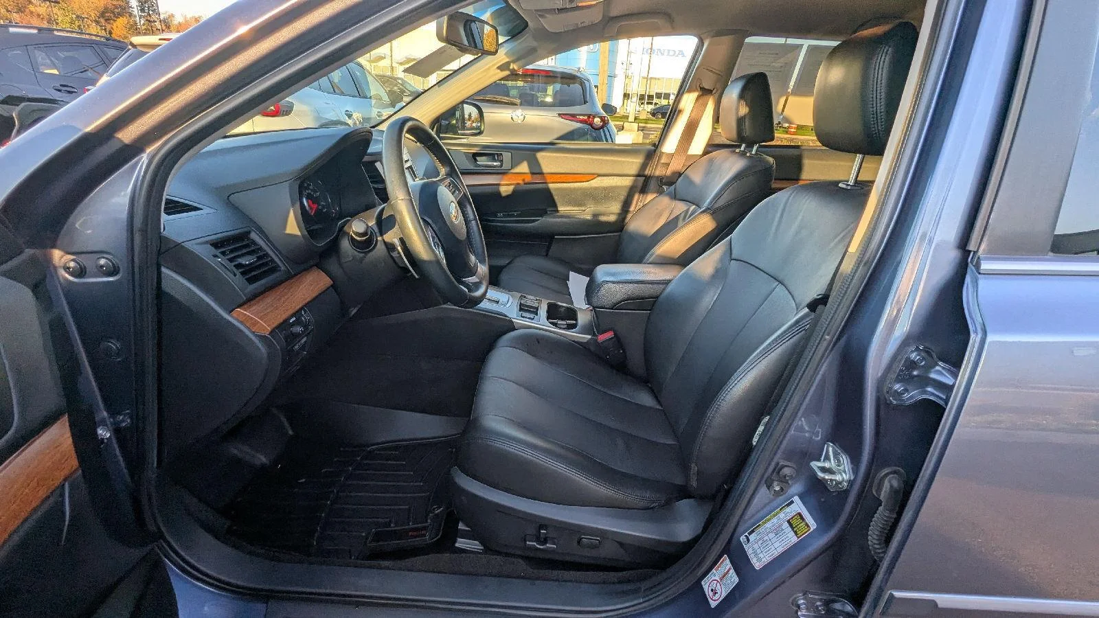 Used 2014 Twilight Blue Metallic Subaru 2.5i Limited image 16