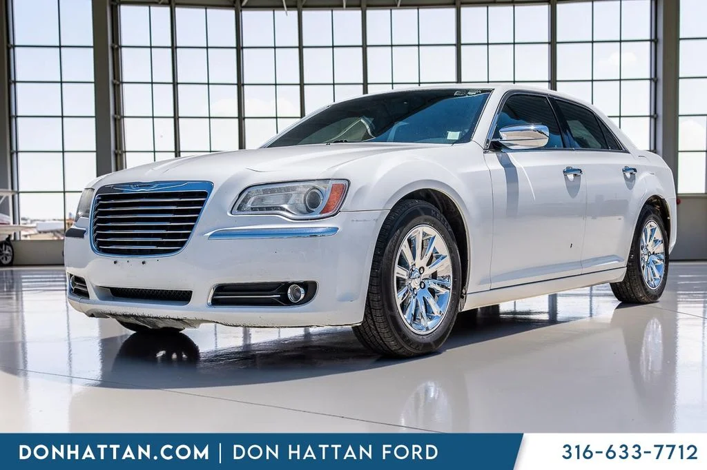 Used 2014 White Chrysler C image 1