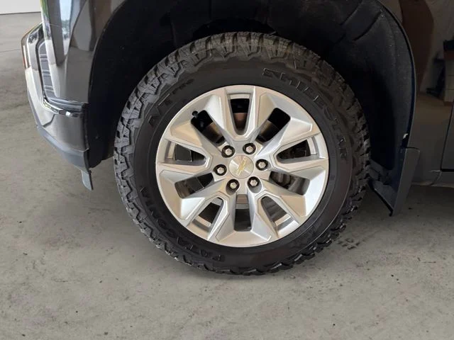 Used 2020 Black Chevrolet Custom image 15