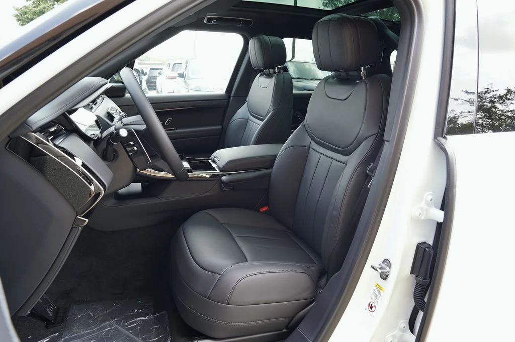 New 2026 Fuji White Land Rover Dynamic SE image 12