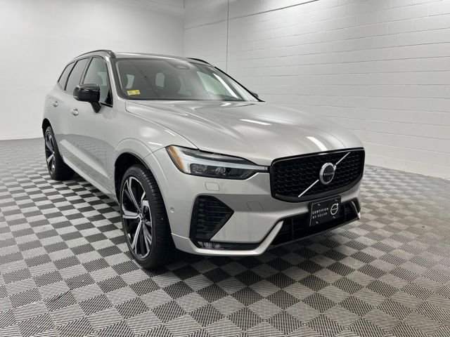 2023 Volvo XC60 B5 Ultimate Dark Theme