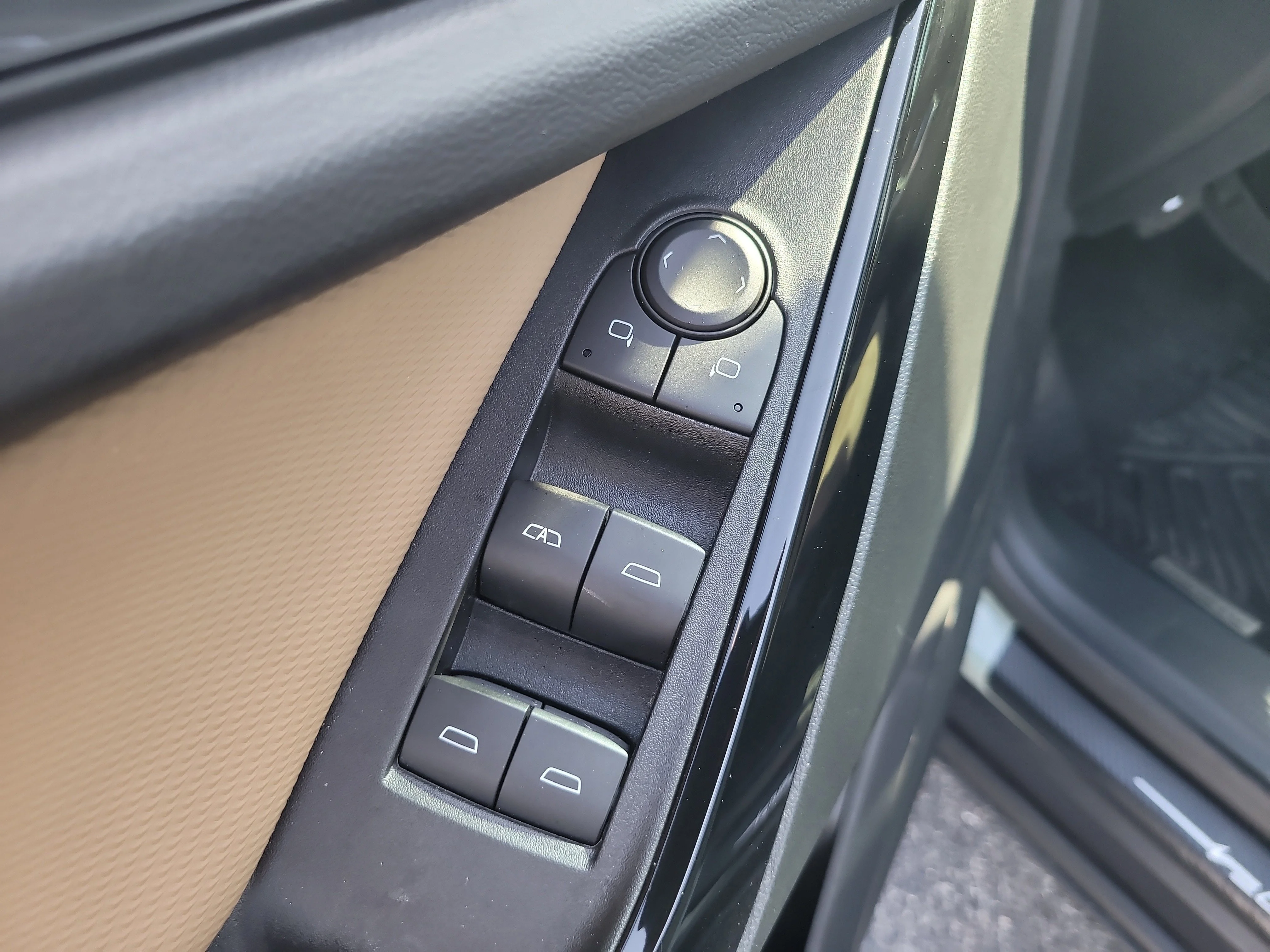 Used 2025 Cacti Green Chevrolet AWD ACTIV image 16