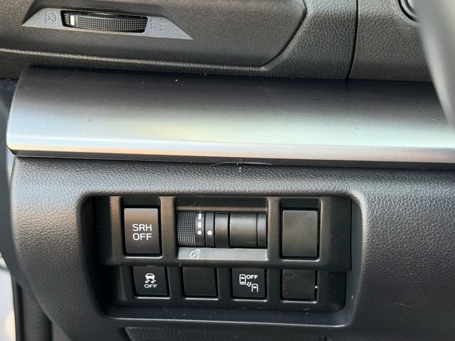 Used 2019 Silver Subaru 2.0i Limited image 28