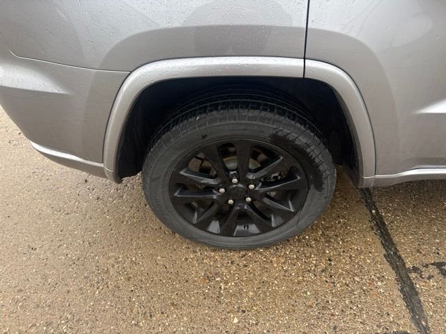 Used 2017 Silver Jeep Altitude image 14