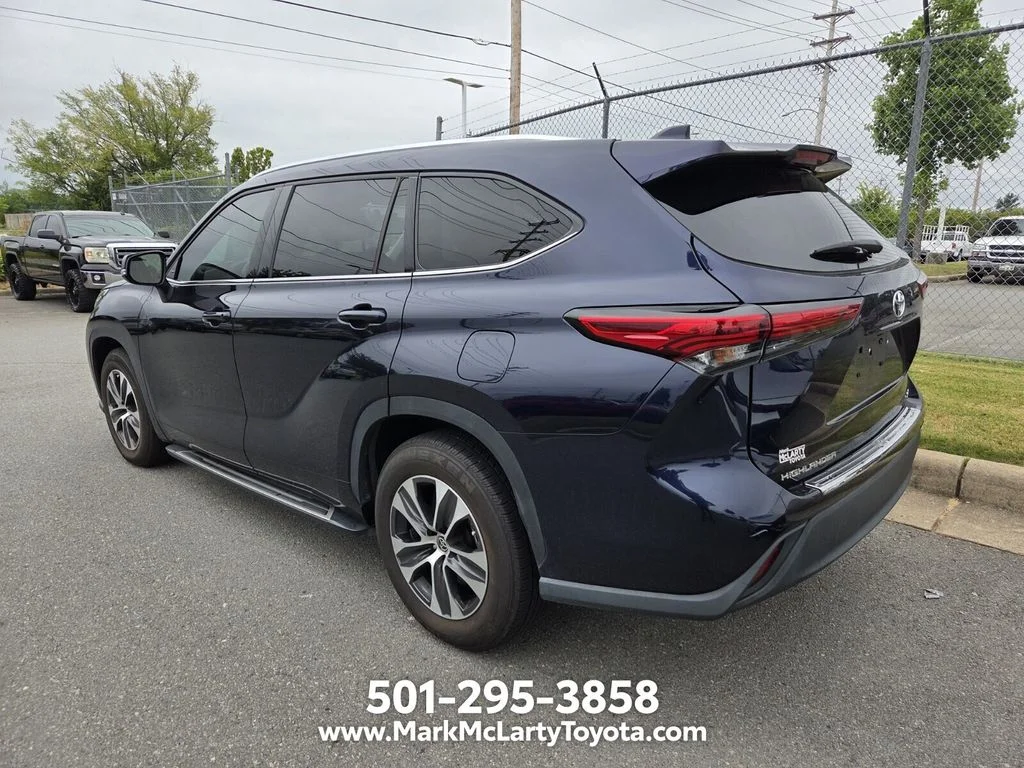 Used 2021  Toyota XLE image 10