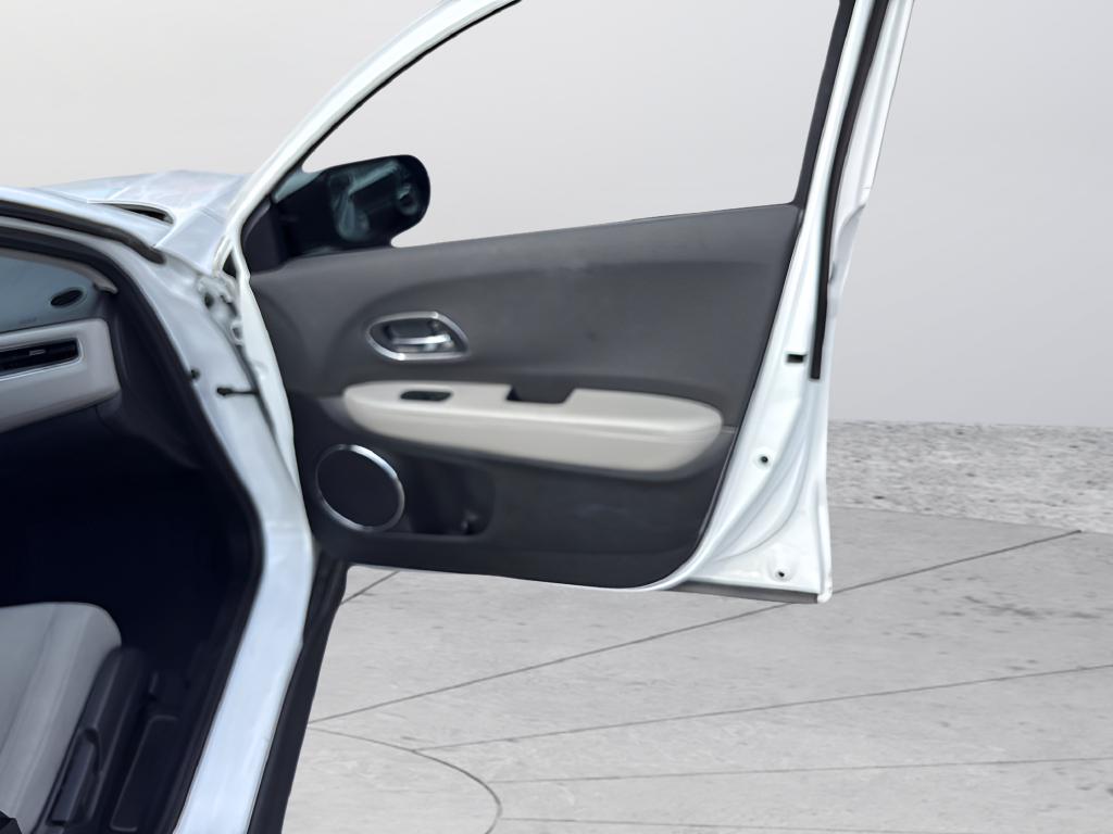 Used 2022 White Honda EX image 39