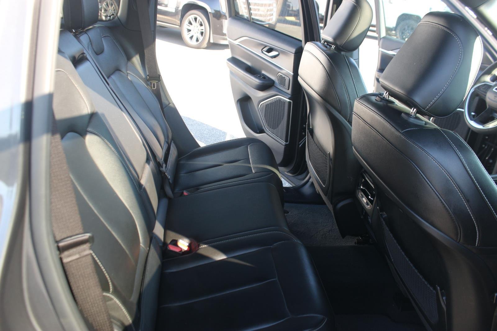 Used 2024 Grey Jeep 4x4 image 38