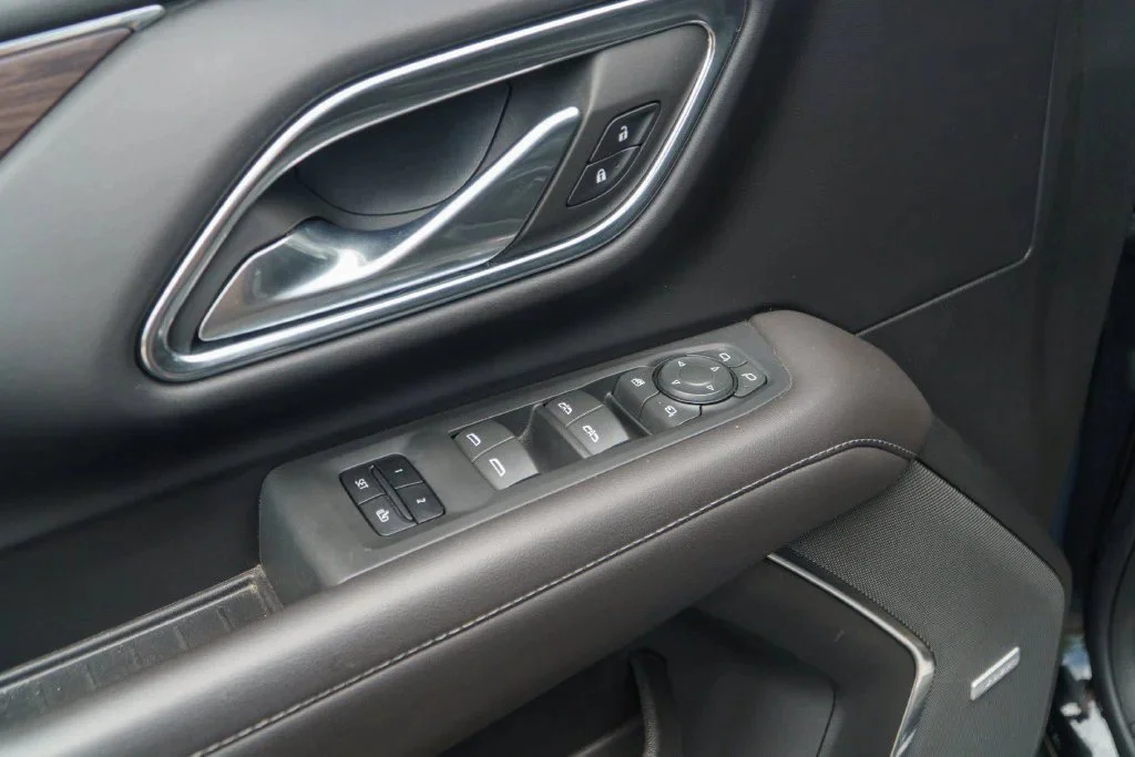Used 2023 BLACK Chevrolet LT image 17