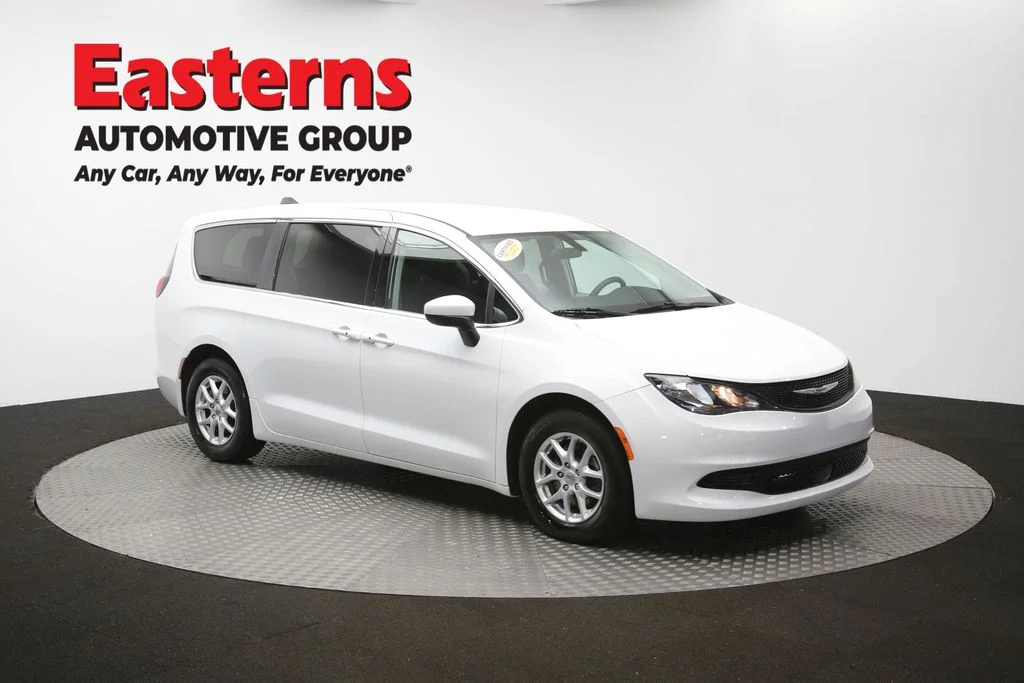 Used 2022 White Chrysler LX image 47