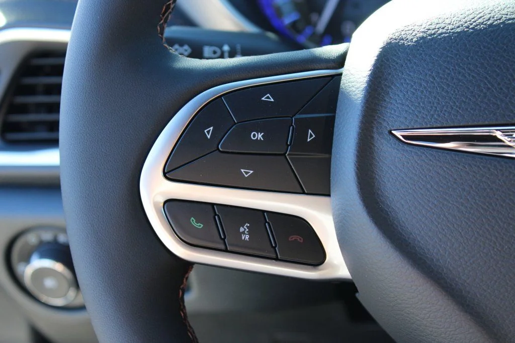 2026 Chrysler Pacifica Pinnacle - Photo 15