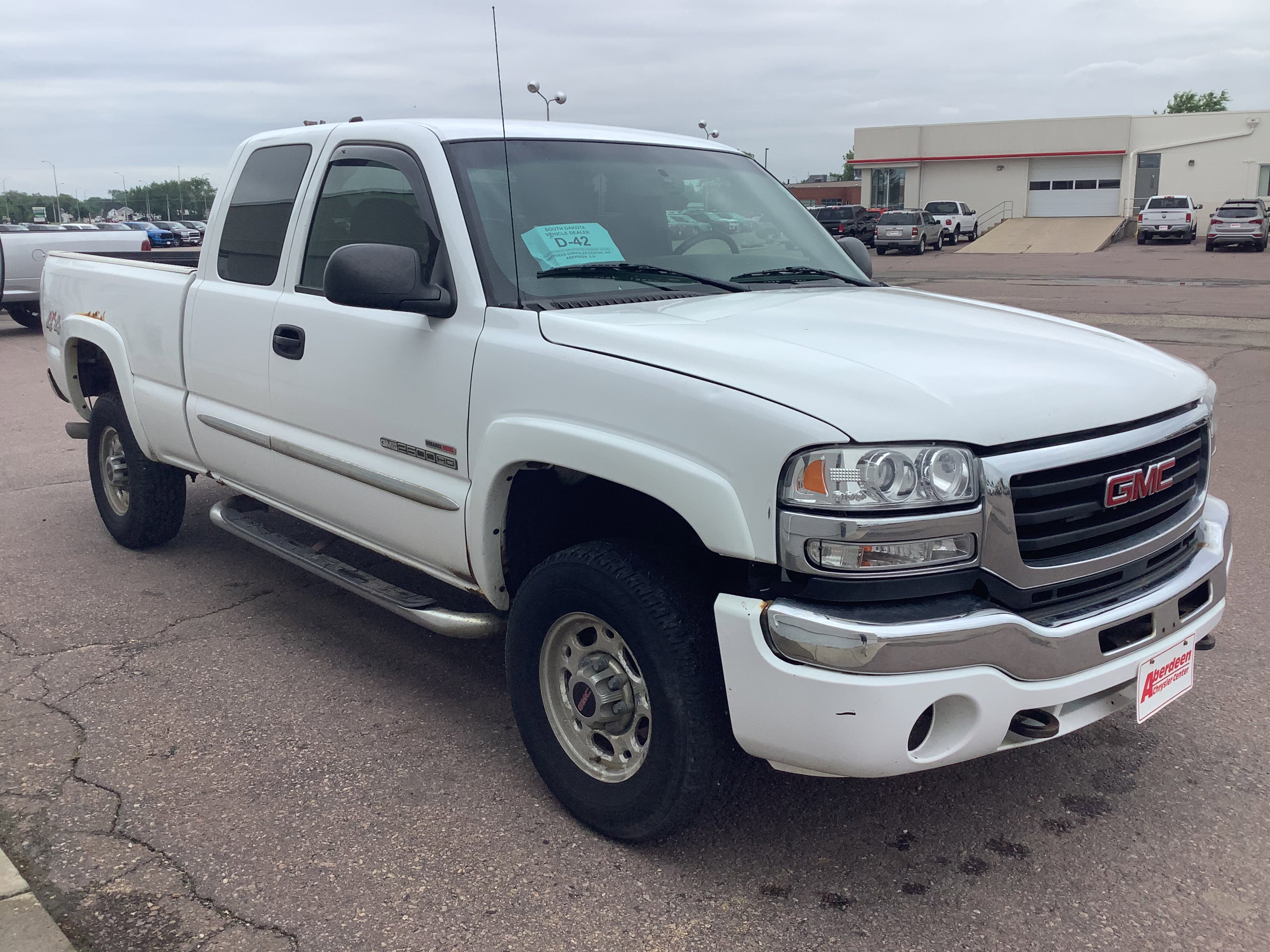 Used 2004 White GMC SLE image 4