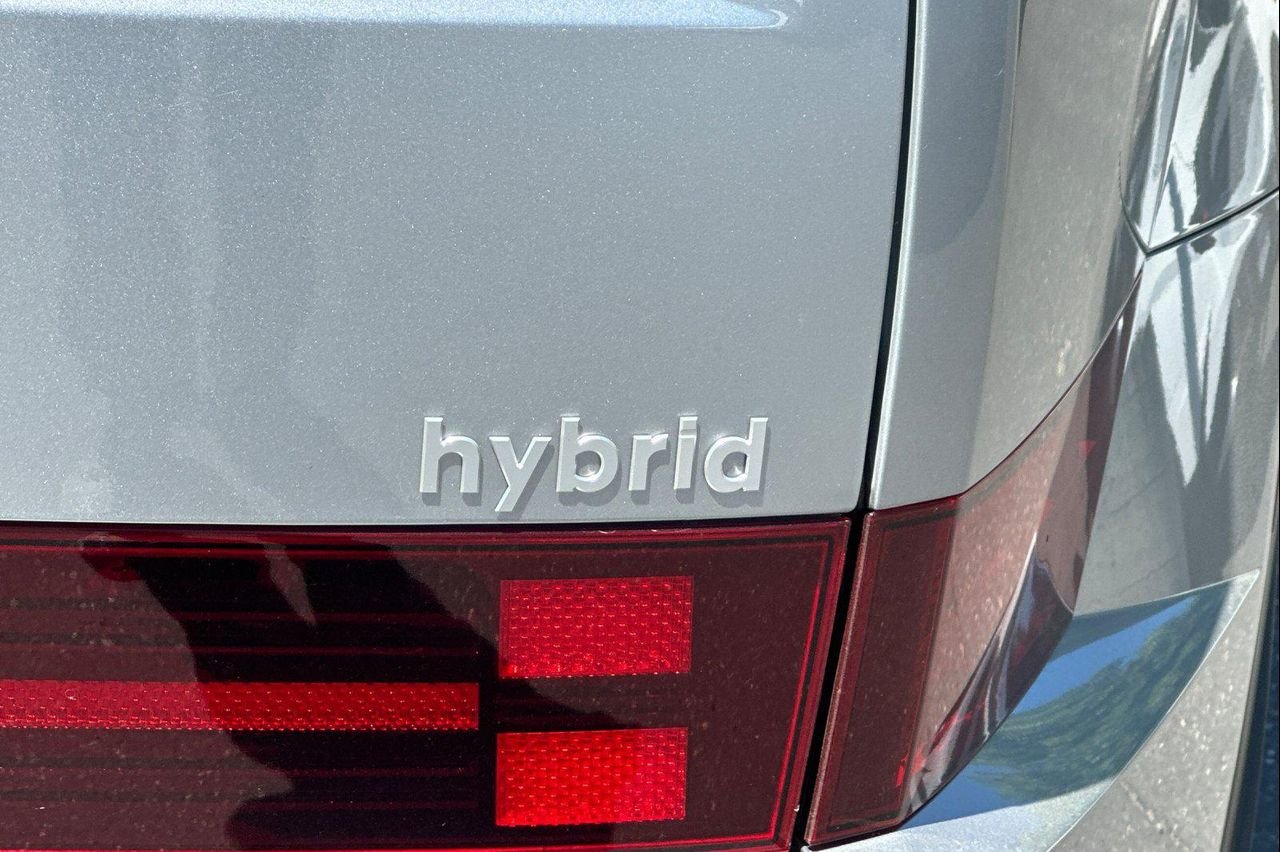 New 2026 Shimmering Silver Hyundai SEL image 27