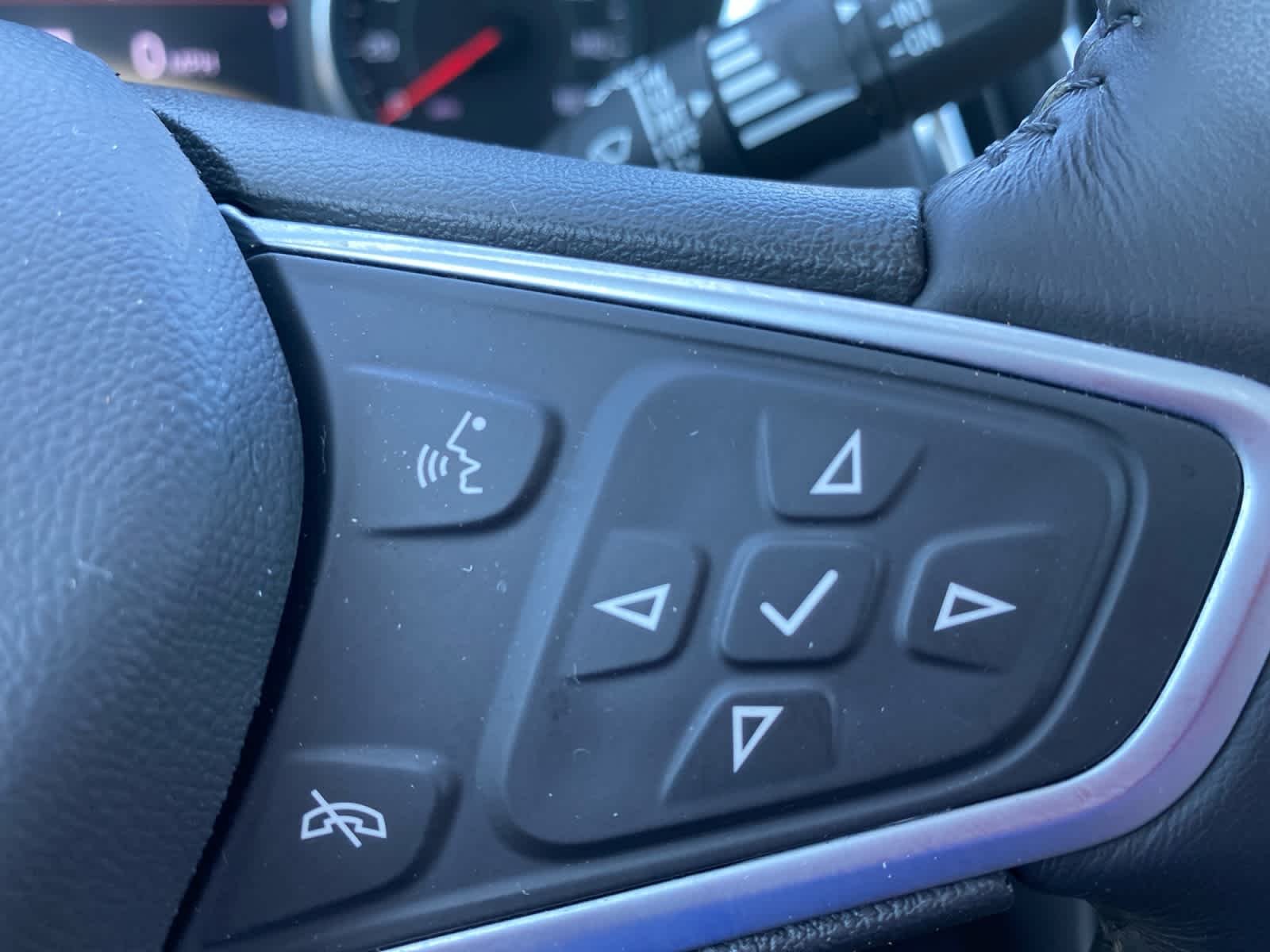Used 2022 Iridescent Pearl Tricoat Chevrolet Premier image 27