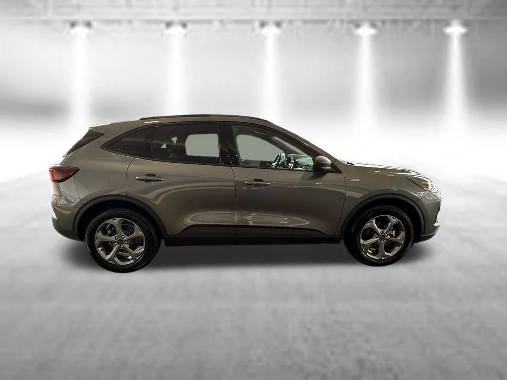 Used 2025 Gray Metallic Ford ST-Line image 3