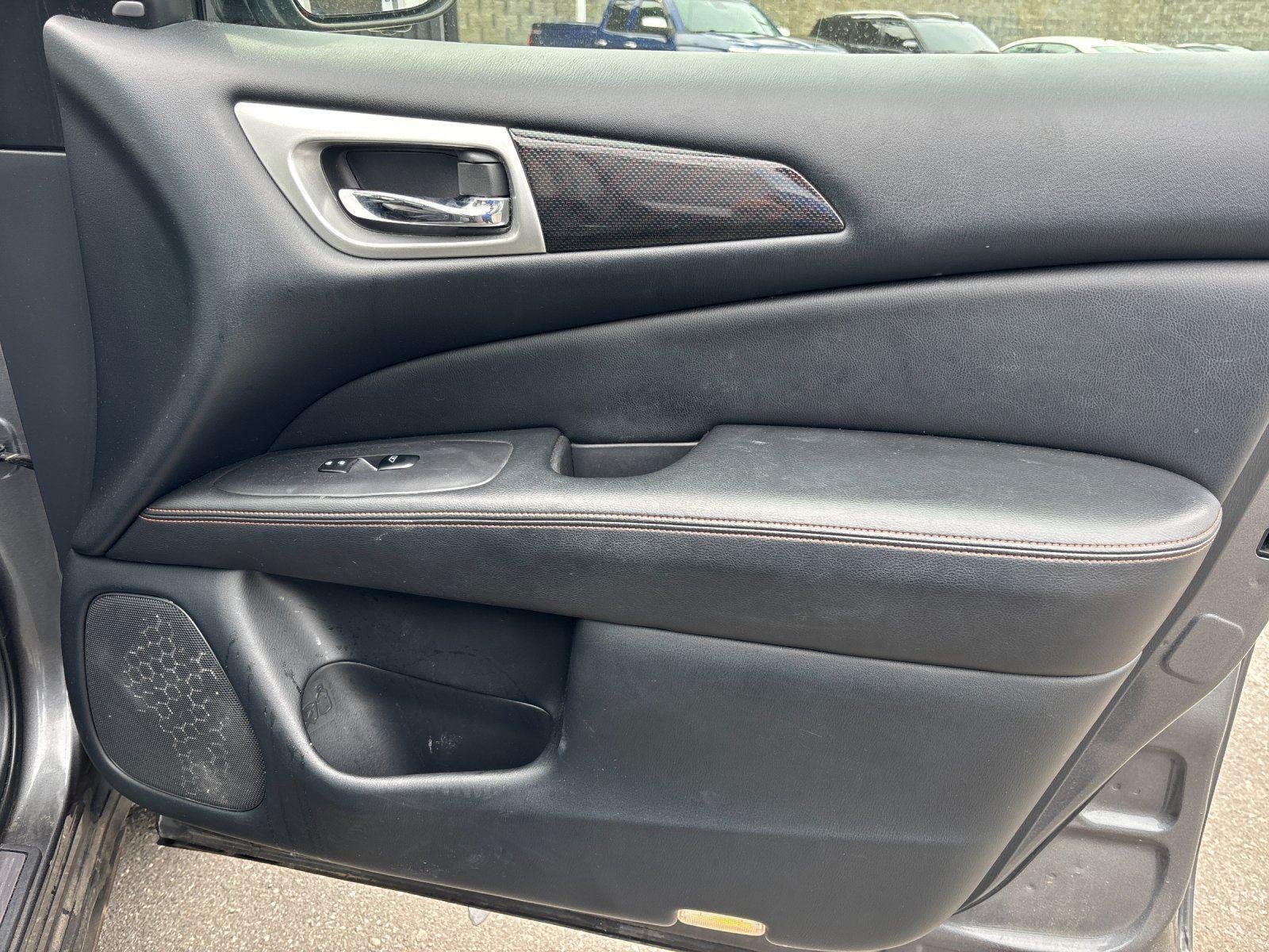 Used 2020  NISSAN SL image 39