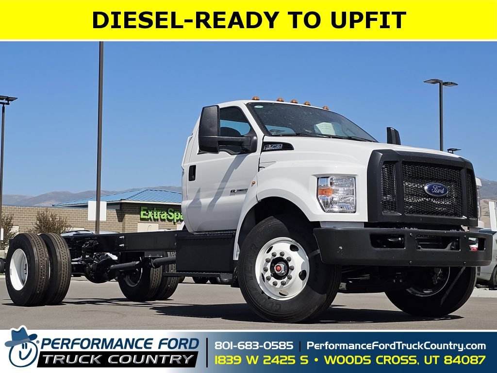 New 2025 Oxford White Ford Base image 1