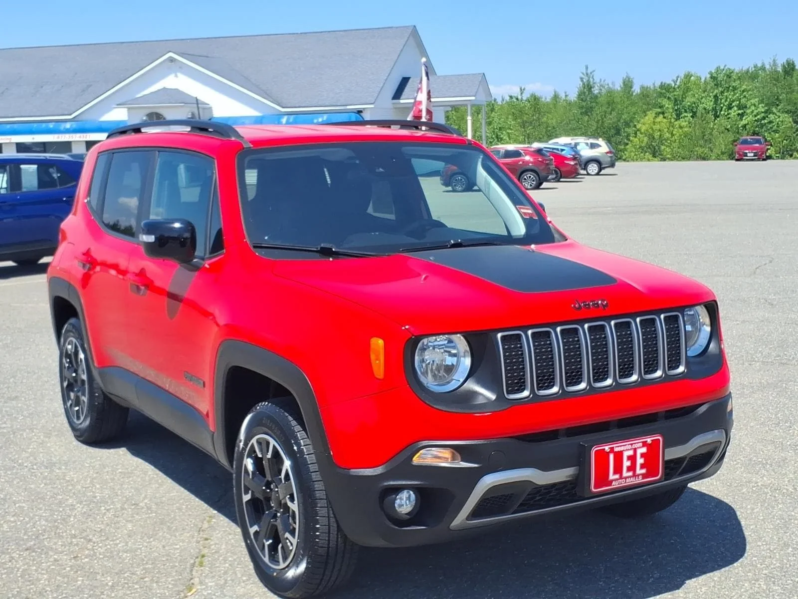 Used 2023 Colorado Red Jeep Latitude image 3