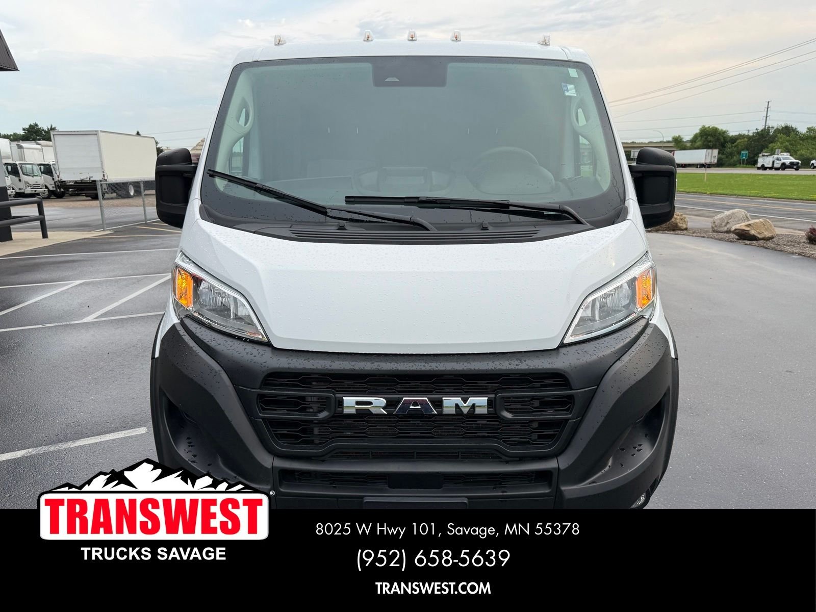 Used 2025 White Ram Base image 17