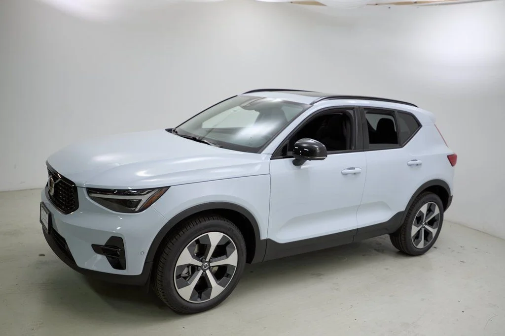 2026 Volvo XC40 Plus - Photo 6