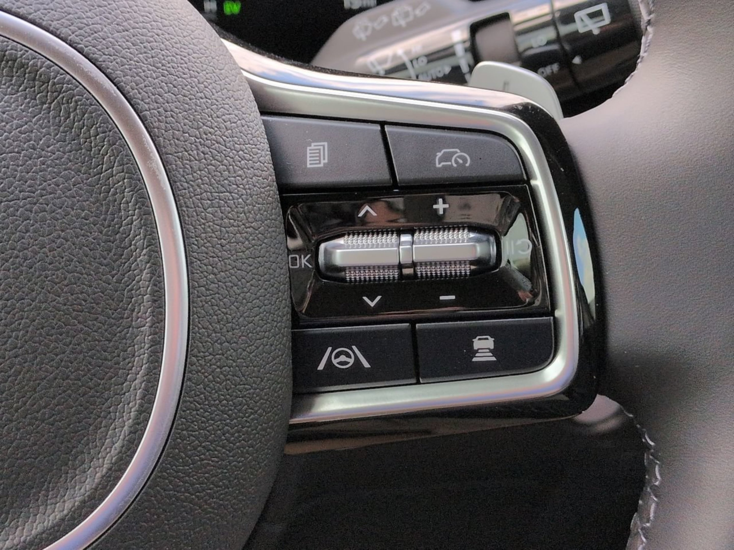New 2026 Ceramic Silver Kia SX Prestige image 28