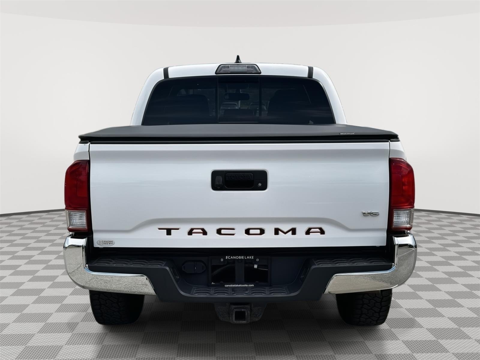 Used 2017 Super White Toyota TRD Off-Road image 4