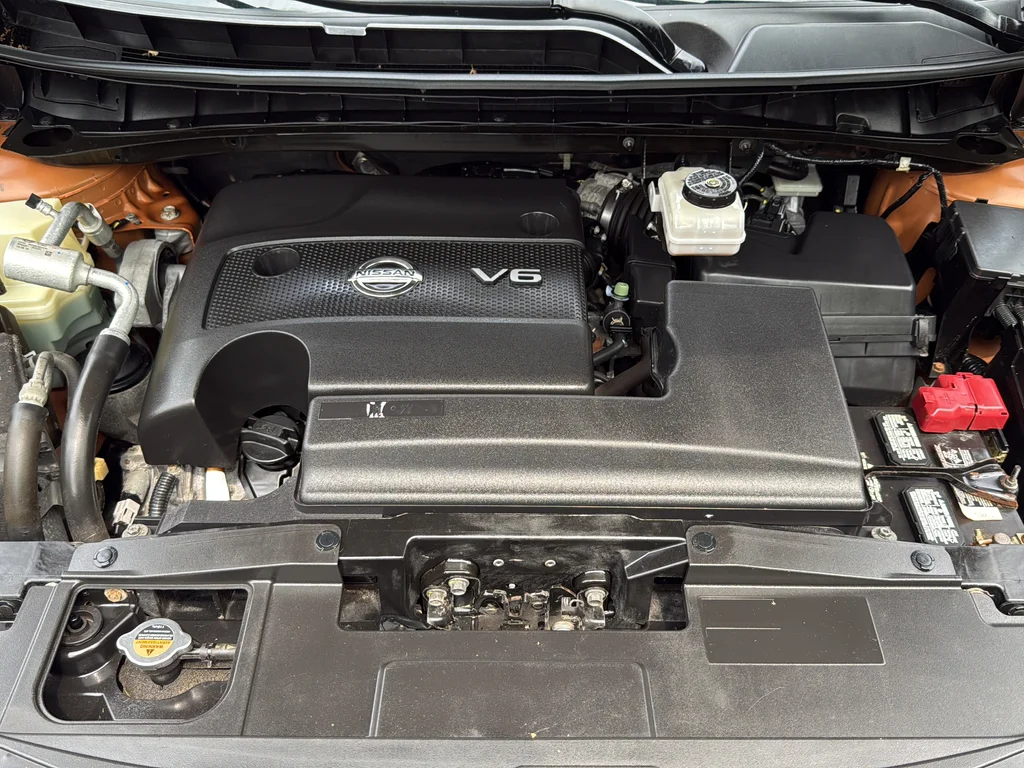 Used 2015 Orange Nissan S image 31