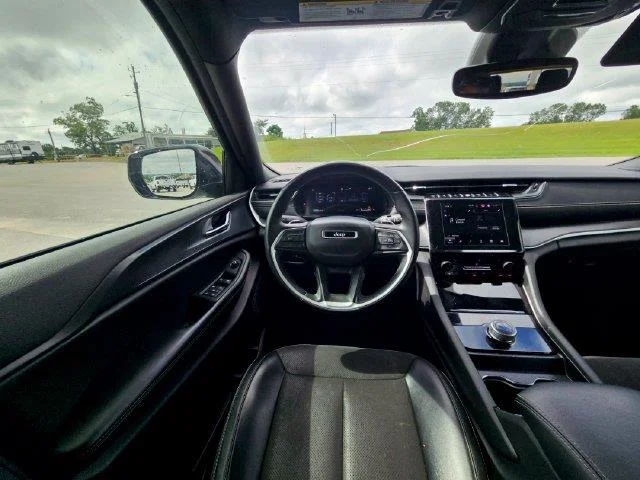 Used 2024 White Jeep Altitude image 13