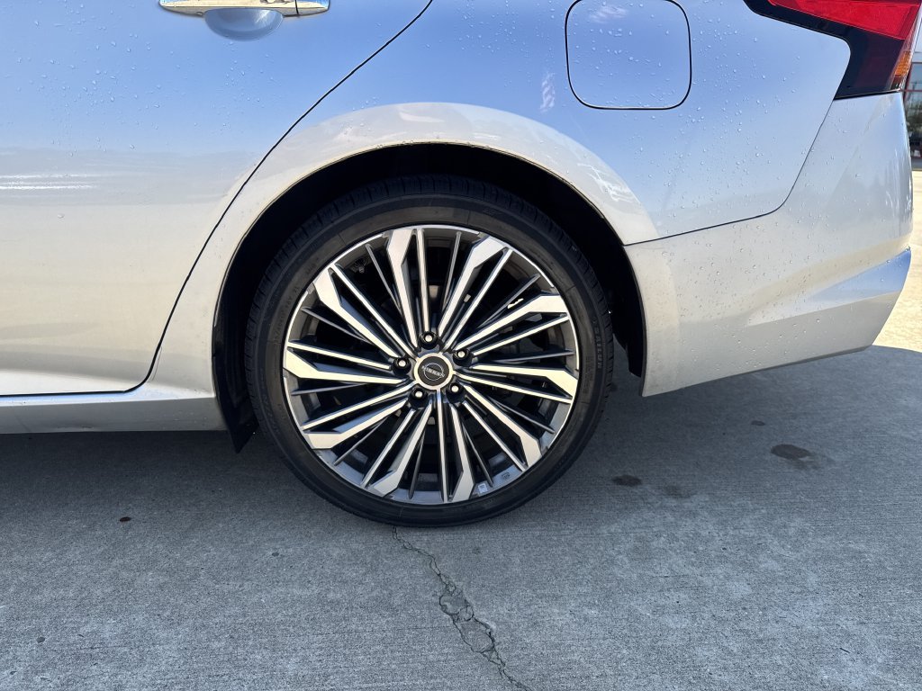 Used 2023 Silver Nissan 2.5 SL image 9