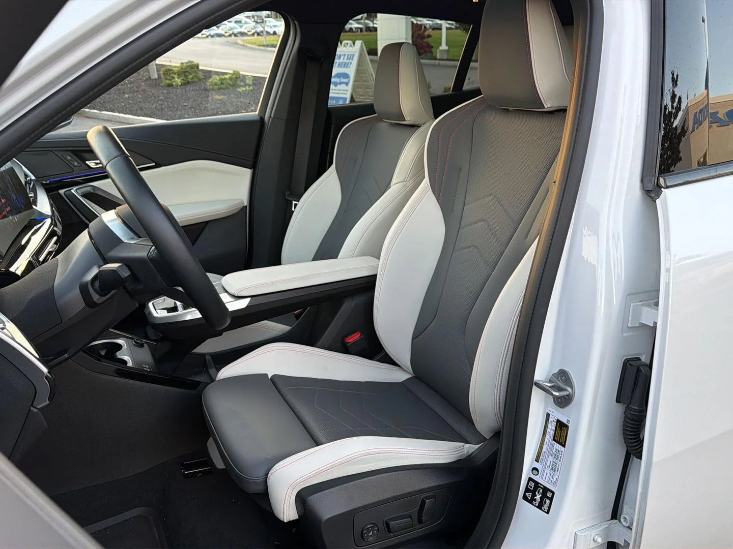 Used 2025 Mineral White Metallic BMW xDrive28i image 20