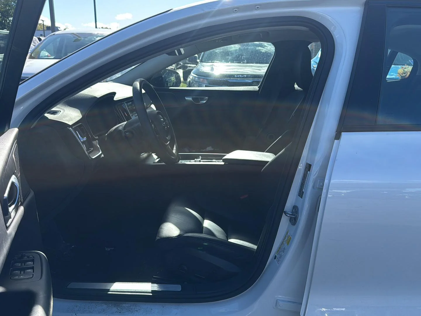 Used 2024 Crystal White Metallic Volvo Plus Dark Theme image 11