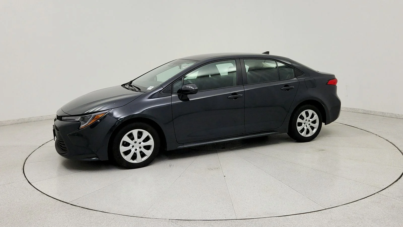 Used 2025  Toyota LE image 3