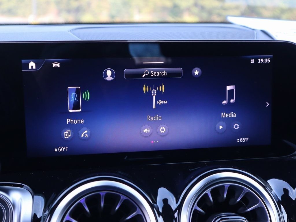 Used 2026 Mountain Gray Metallic Mercedes-Benz GLB 250 image 43