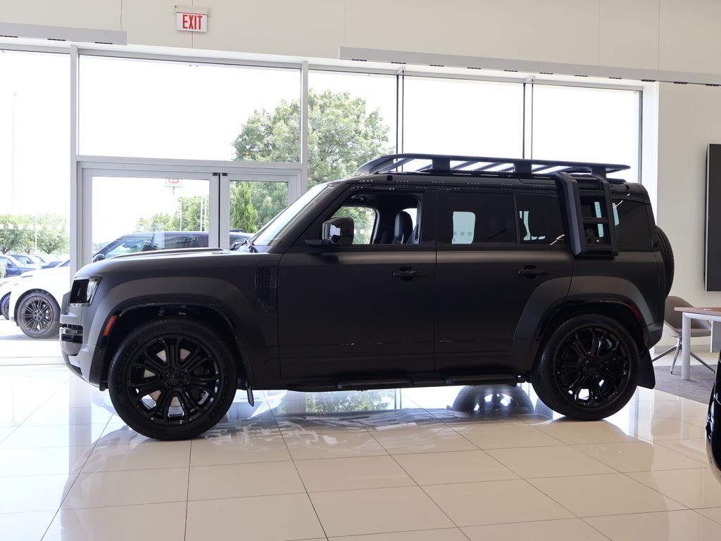 New 2026 Narvik Black Land Rover OCTA Black image 4