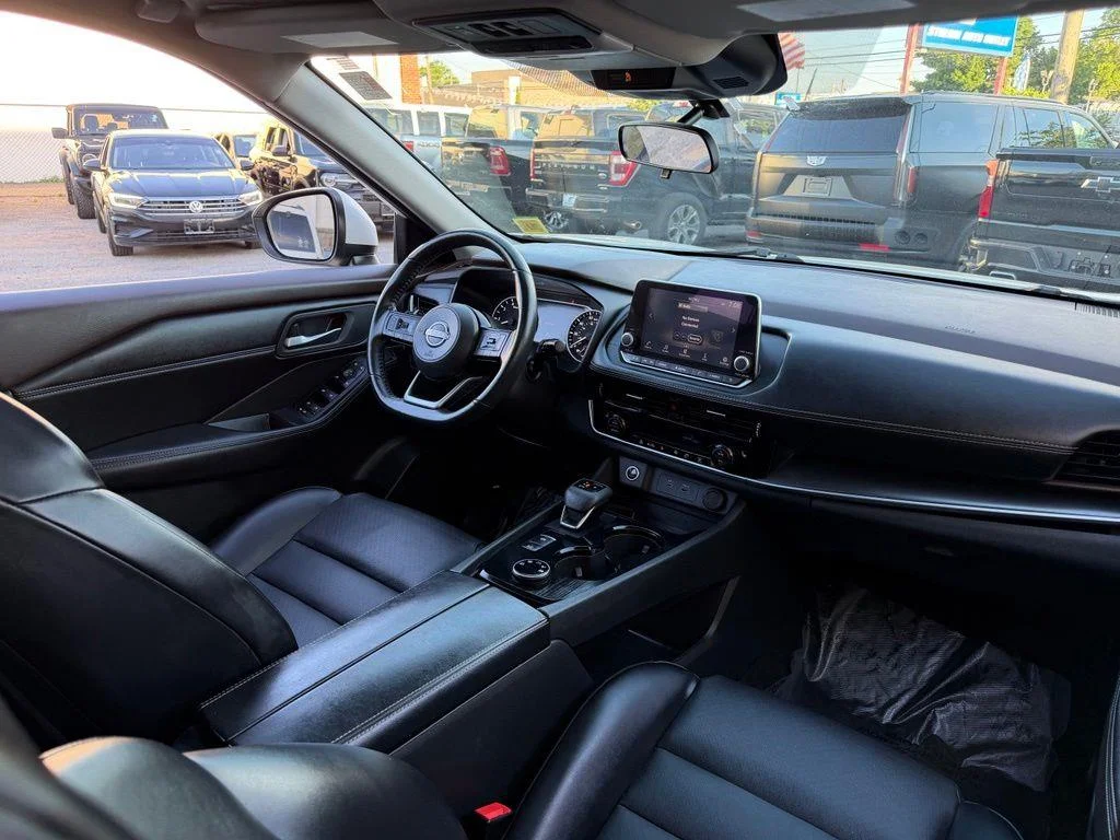 Used 2023 White Nissan SV image 7