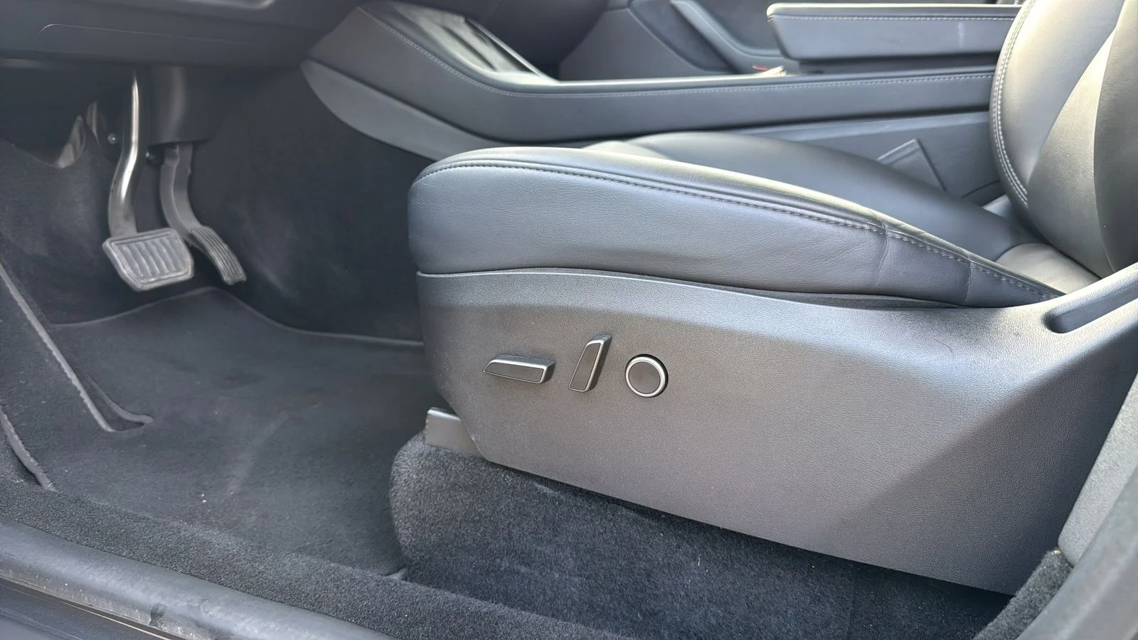 Used 2022 Black Tesla Long Range image 10