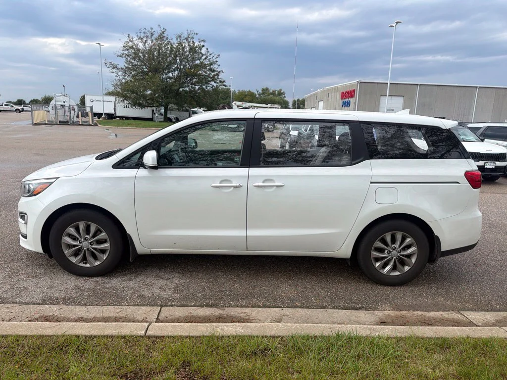 Used 2020 White Kia L image 4