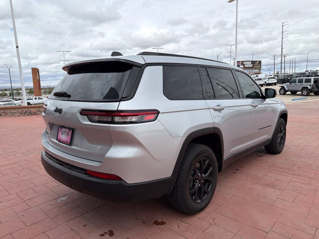 Used 2025 Silver Jeep Altitude X image 7