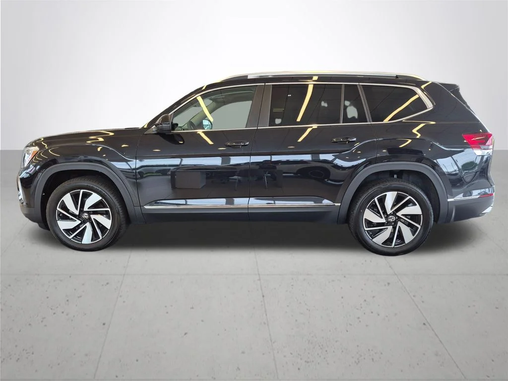 Used 2025 Black Volkswagen 2.0T SEL image 11