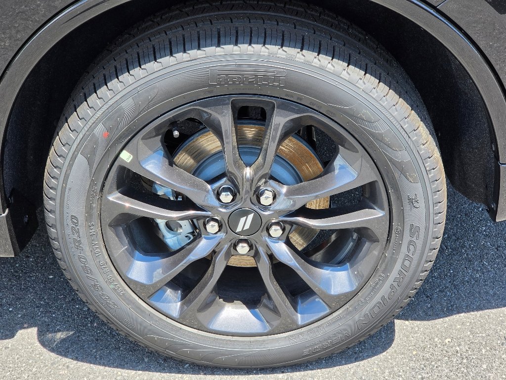 New 2026 Diamond Black Clear-Coat Exterior Paint Dodge GT Plus image 4