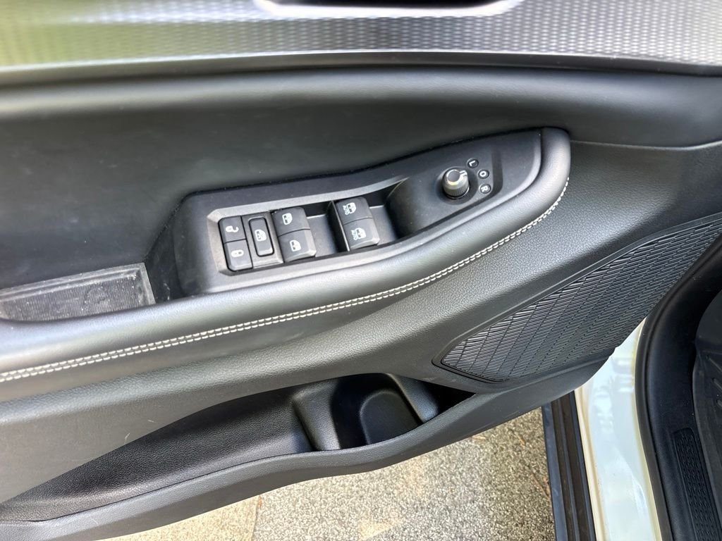 Used 2023 White Jeep Laredo image 23